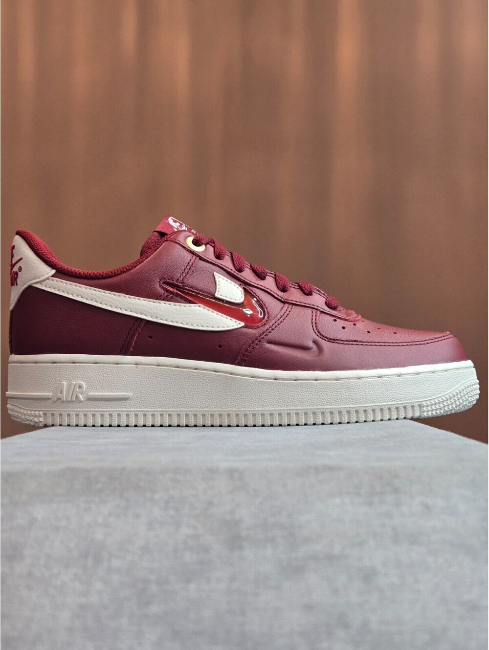 Nike Air Force 1 Low '07 Premium "History Of Logos" - Team Red (DZ5616-600) 8.5W